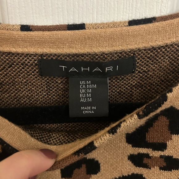 Tahari Leopard Print 3/4 Sleeve Sweater - Picture 2 of 6
